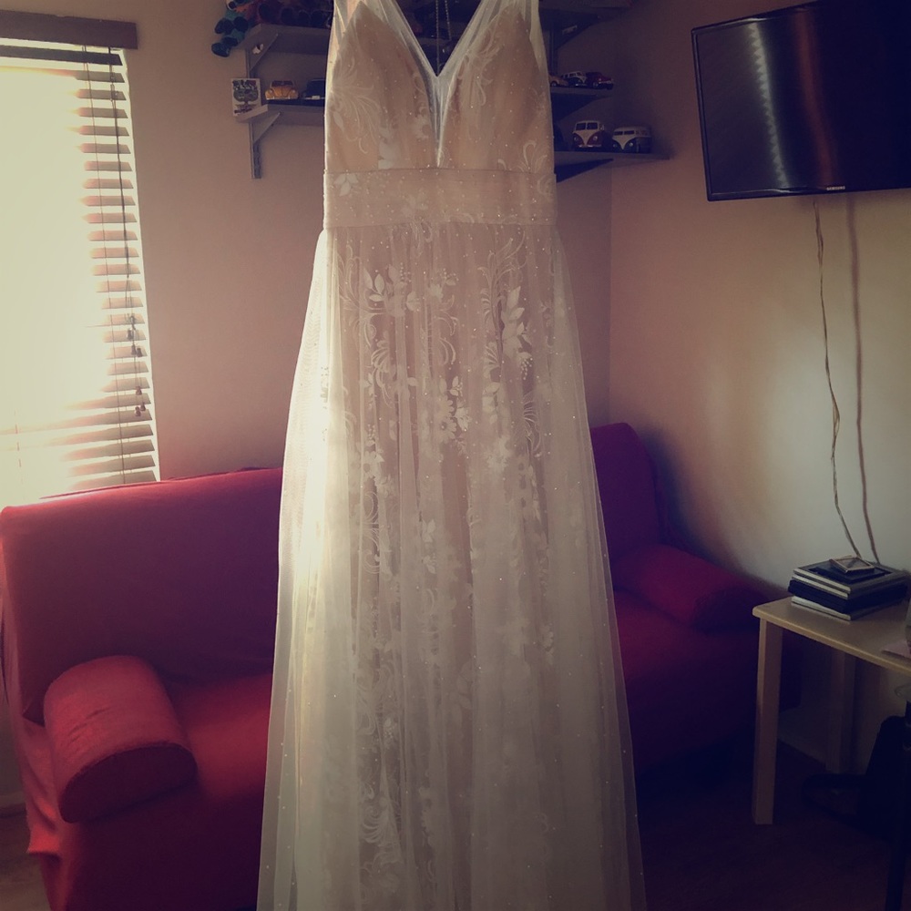 Wedding Dress & Dress Bag & Hanger - Picture 5 of 9